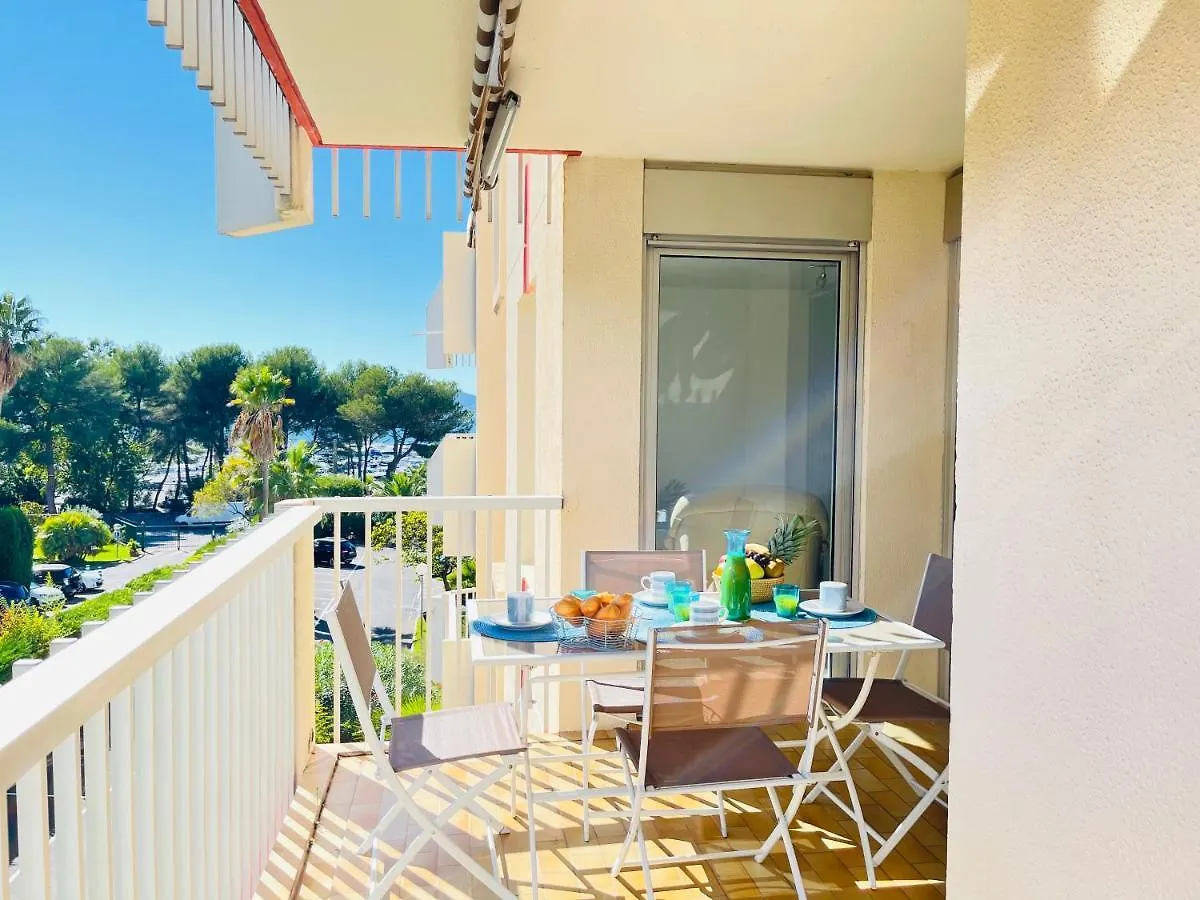 Tres Bel Appartement Face Au Port Santa -Piscine Saint-Raphael  Apartment