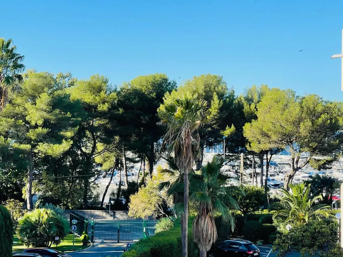 Apartment Tres Bel Appartement Face Au Port Santa -Piscine Saint-Raphael  France