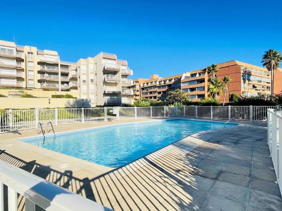 Tres Bel Appartement Face Au Port Santa -Piscine Saint-Raphaël 0*,