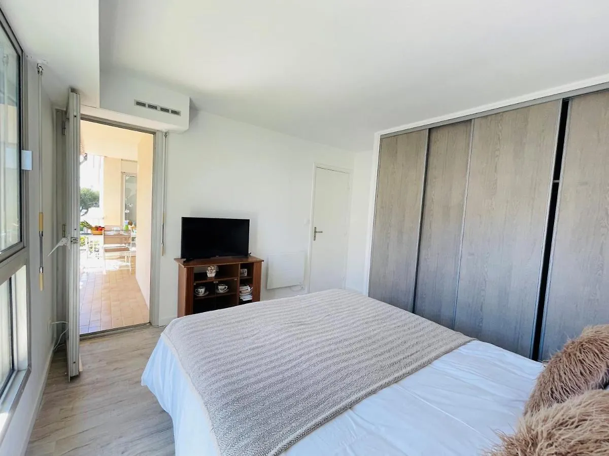 Tres Bel Appartement Face Au Port Santa -Piscine Saint-Raphael  France