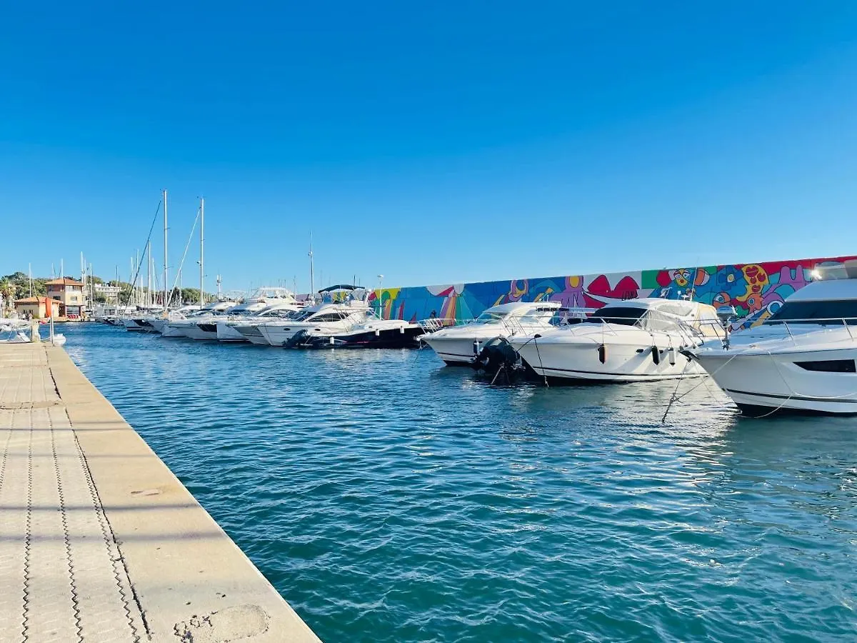 Tres Bel Appartement Face Au Port Santa -Piscine Saint-Raphael  0*, Saint-Raphael (Var) France