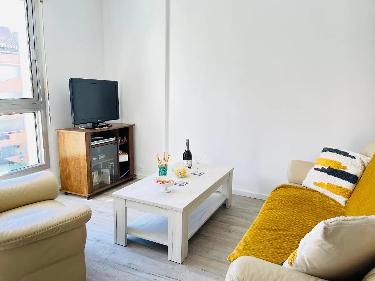Apartment Tres Bel Appartement Face Au Port Santa -Piscine Saint-Raphael  France