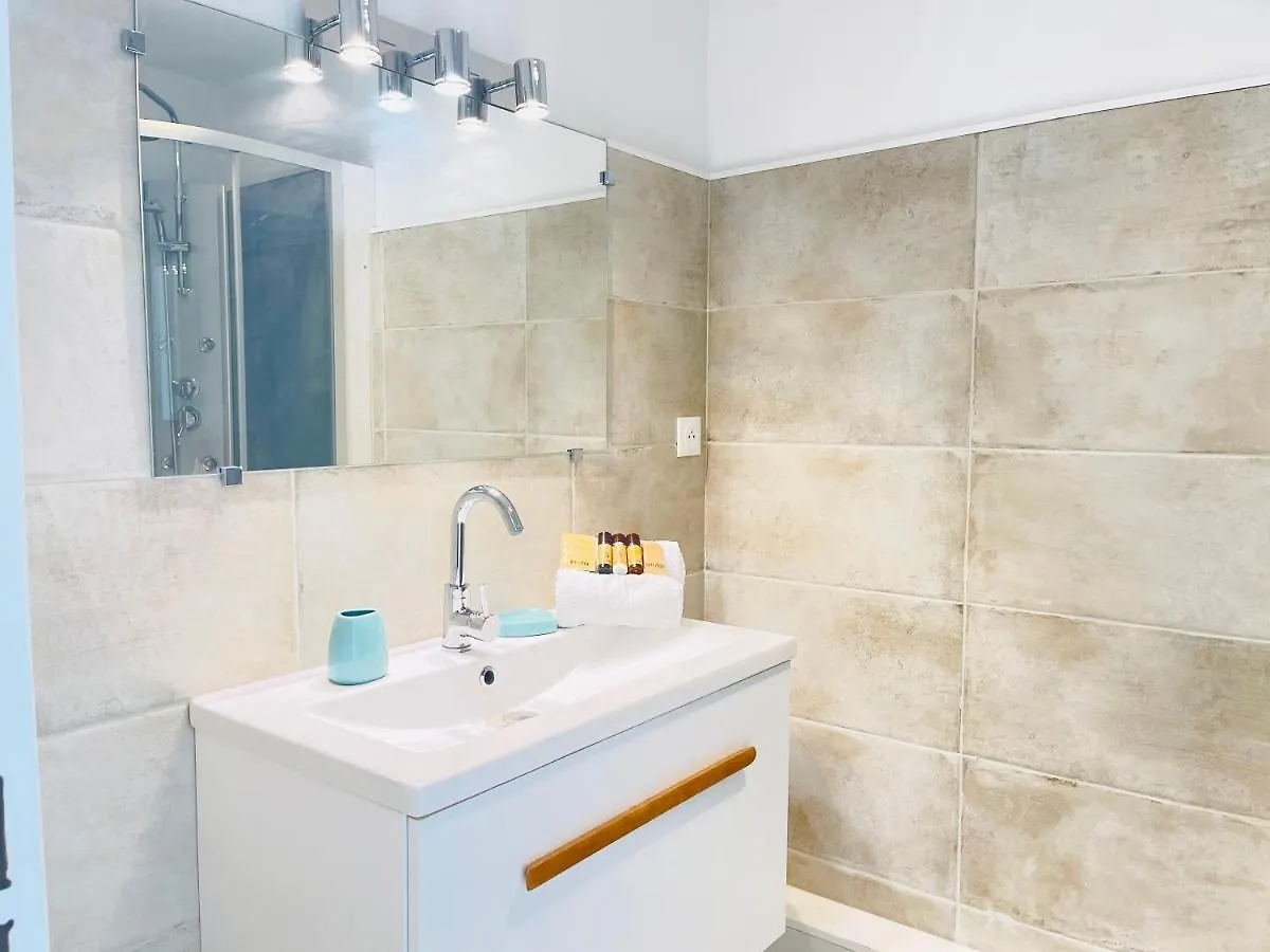 Tres Bel Appartement Face Au Port Santa -Piscine Saint-Raphael  France