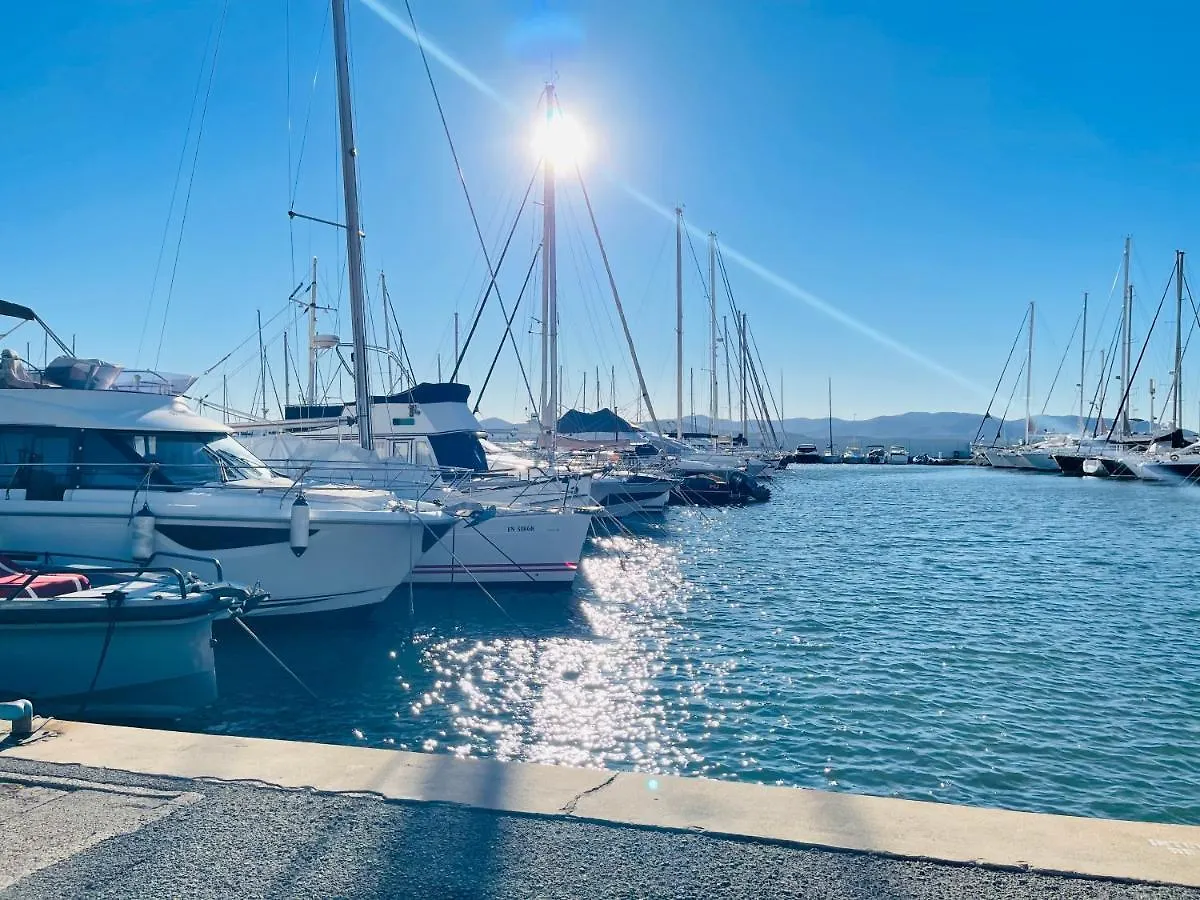 Tres Bel Appartement Face Au Port Santa -Piscine Saint-Raphael  Saint-Raphael (Var)
