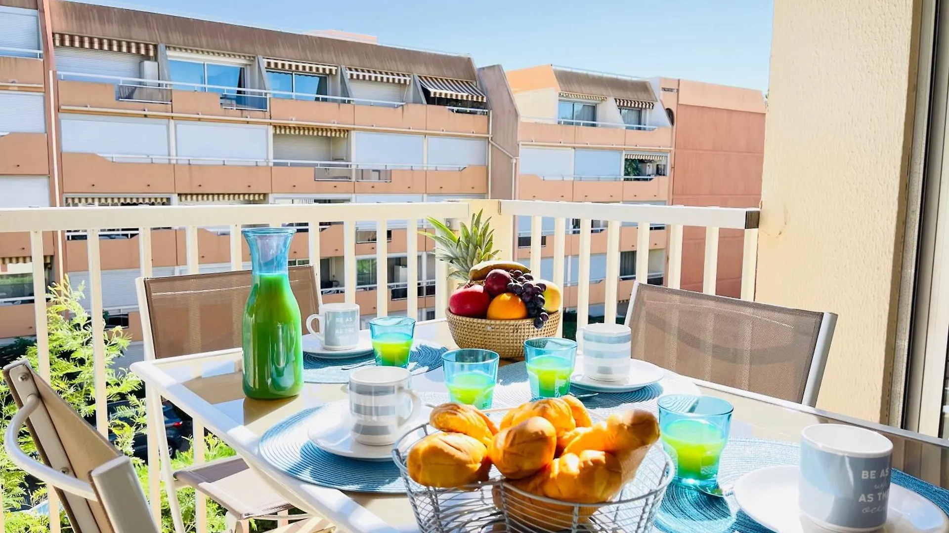 Tres Bel Appartement Face Au Port Santa -Piscine Saint-Raphael  0*, Saint-Raphael (Var) France